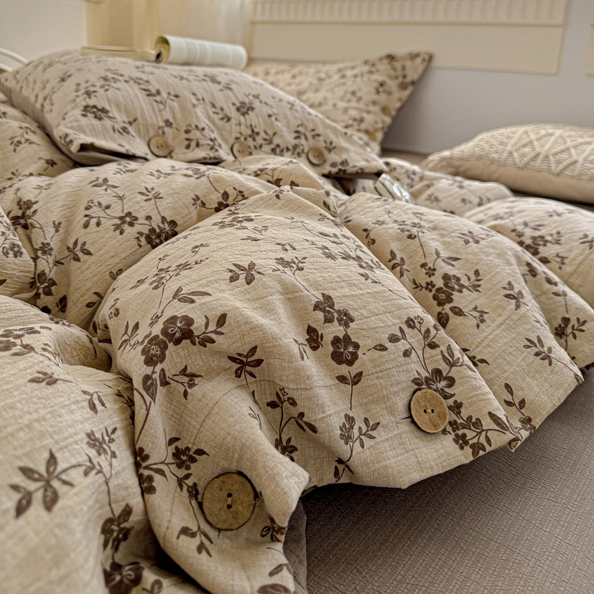 91家纺网 家纺一手货源 找家纺 水墨江南 2025新款原麻复古印花纽扣款四件套 暗香