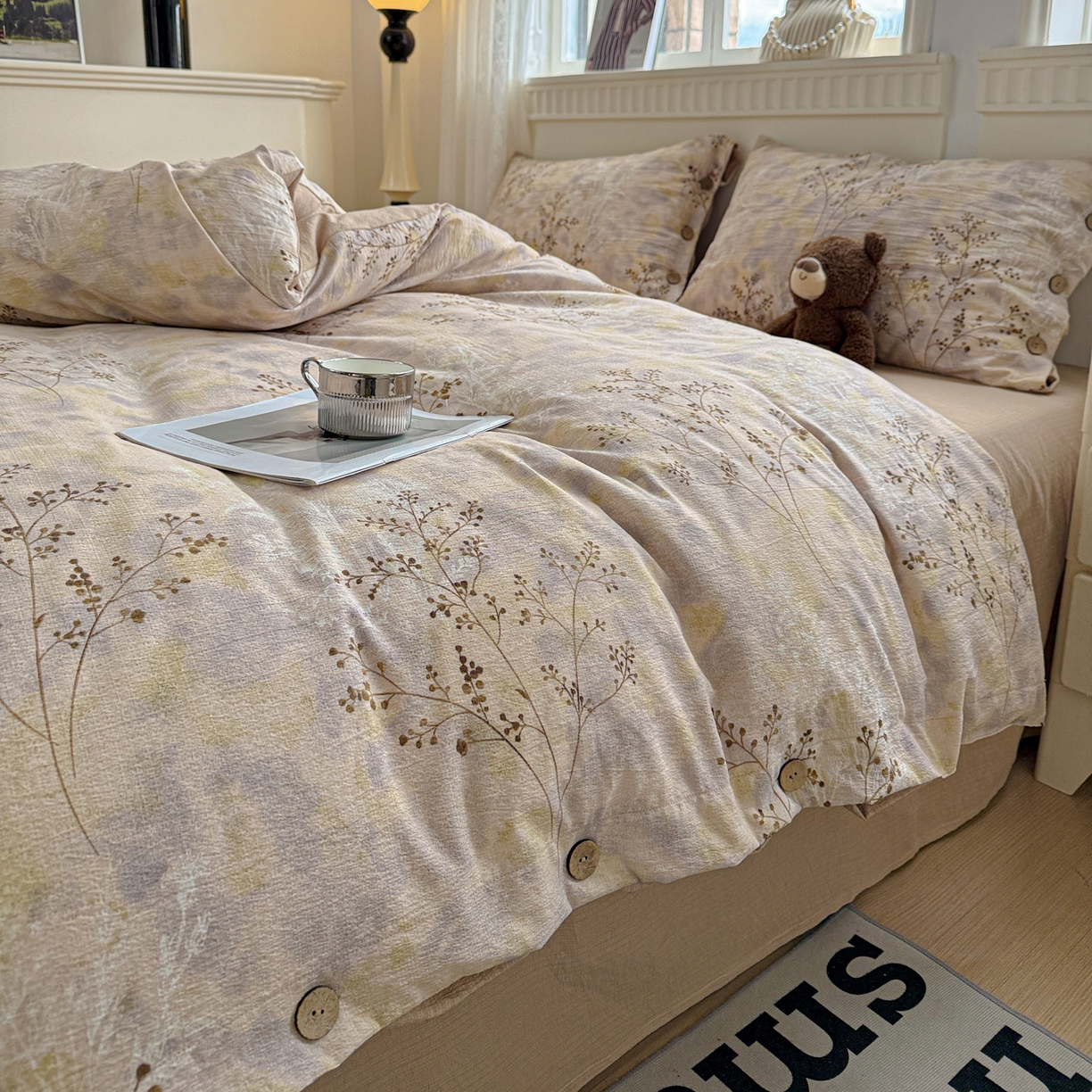 91家纺网 家纺一手货源 找家纺 水墨江南 2025新款原麻复古印花纽扣款四件套 秋意浓