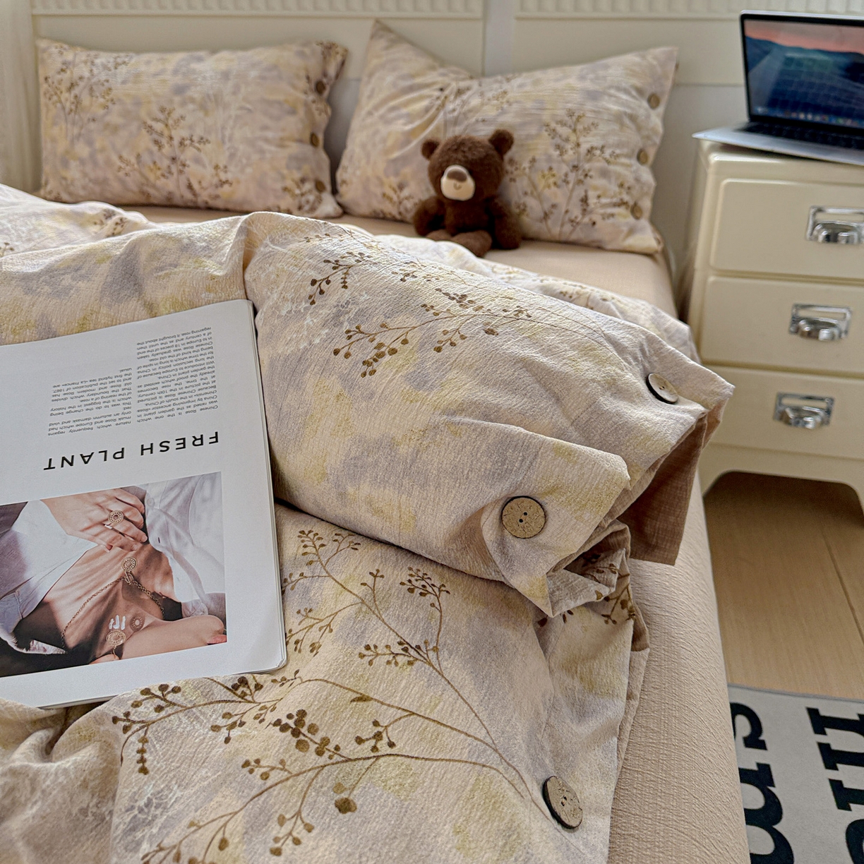 91家纺网 家纺一手货源 找家纺 水墨江南 2025新款原麻复古印花纽扣款四件套 秋意浓