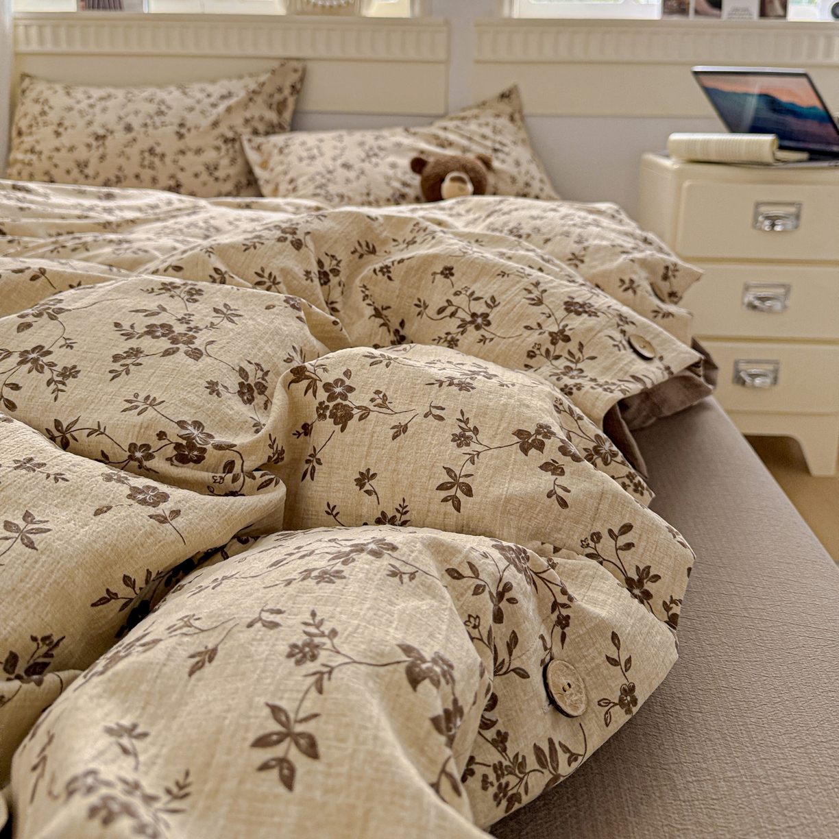 91家纺网 家纺一手货源 找家纺 水墨江南 2025新款原麻复古印花纽扣款四件套 暗香