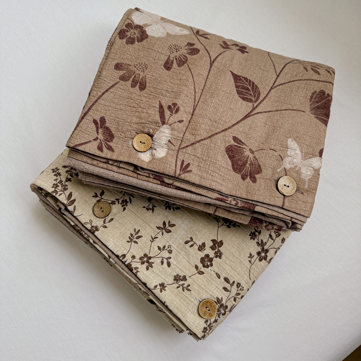 91家纺网 家纺一手货源 找家纺 水墨江南 2025新款原麻复古印花纽扣款四件套 绽放