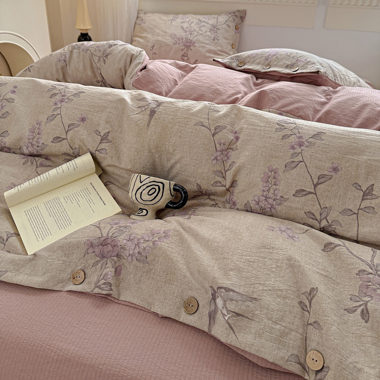 91家纺网 家纺一手货源 找家纺 水墨江南 2025新款原麻复古印花纽扣款四件套 凤求凰