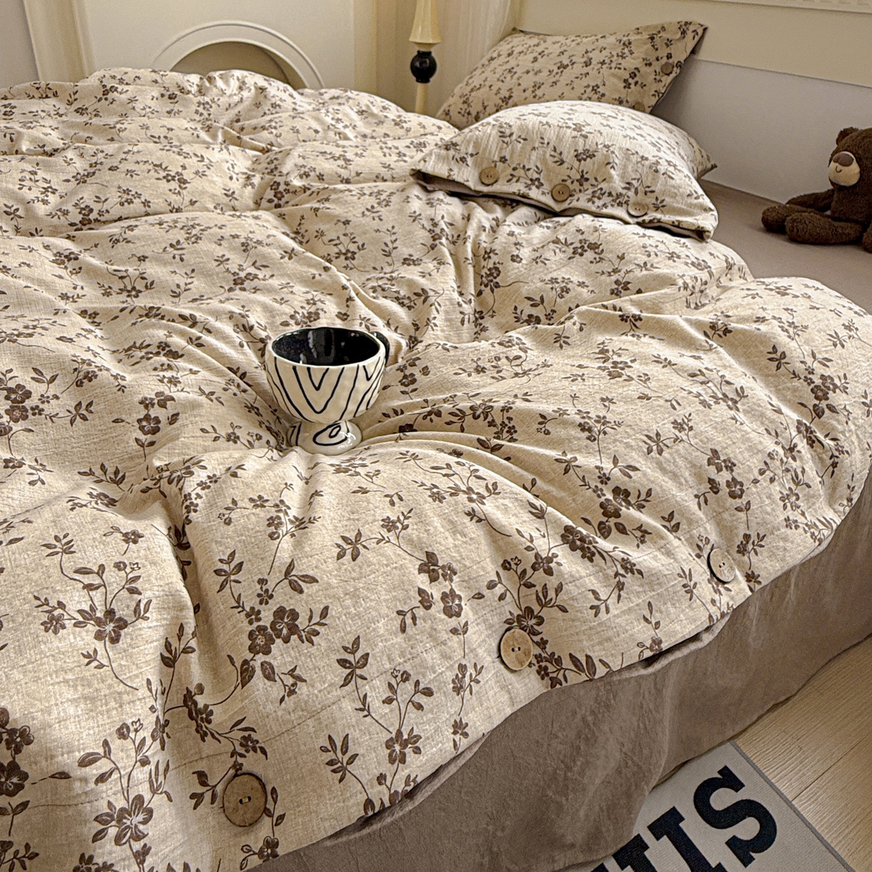 91家纺网 家纺一手货源 找家纺 水墨江南 2025新款原麻复古印花纽扣款四件套 暗香