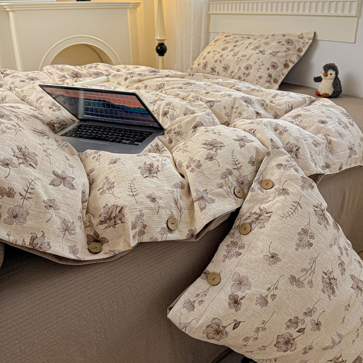 91家纺网 家纺一手货源 找家纺 水墨江南 2025新款原麻复古印花纽扣款四件套 花影