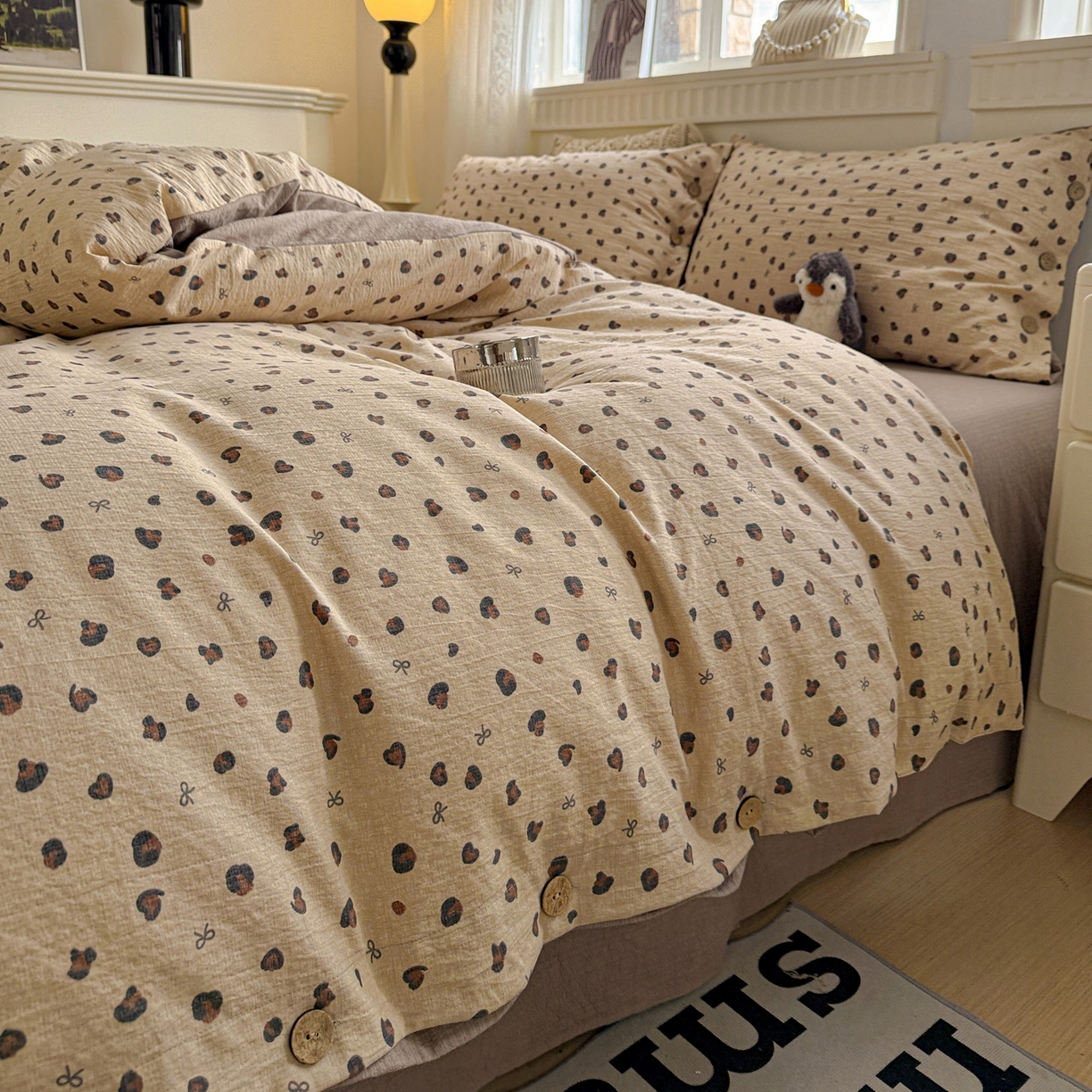 91家纺网 家纺一手货源 找家纺 水墨江南 2025新款原麻复古印花纽扣款四件套 可颂