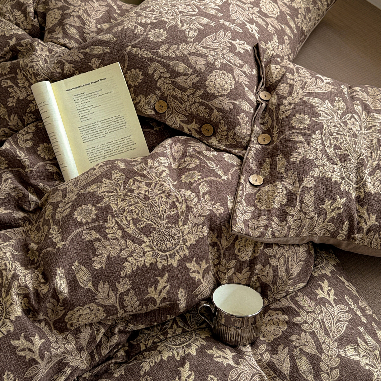 91家纺网 家纺一手货源 找家纺 水墨江南 2025新款原麻复古印花纽扣款四件套 锦簇-咖