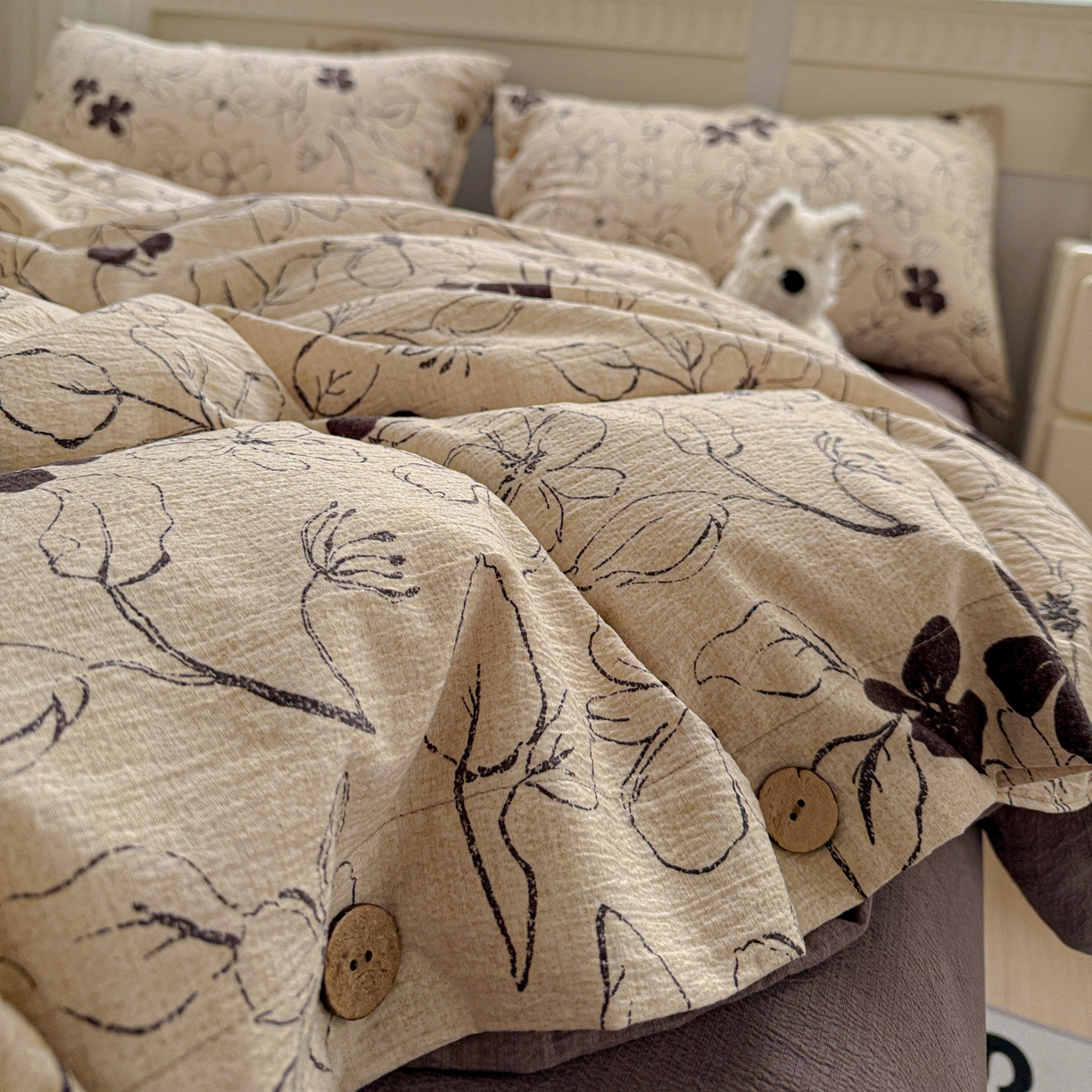 91家纺网 家纺一手货源 找家纺 水墨江南 2025新款原麻复古印花纽扣款四件套 绽放