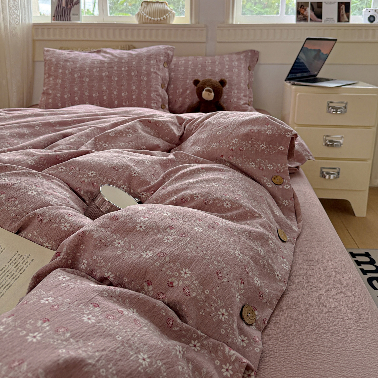 91家纺网 家纺一手货源 找家纺 水墨江南 2025新款原麻复古印花纽扣款四件套 一抹香-豆沙