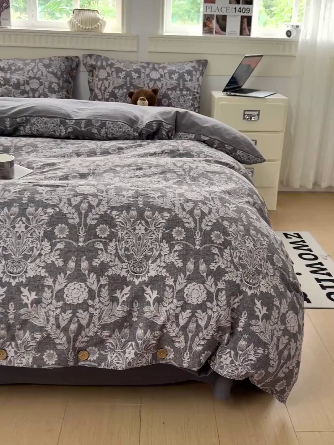 91家纺网 家纺一手货源 找家纺 水墨江南 2025新款原麻复古印花纽扣款四件套 锦簇-灰