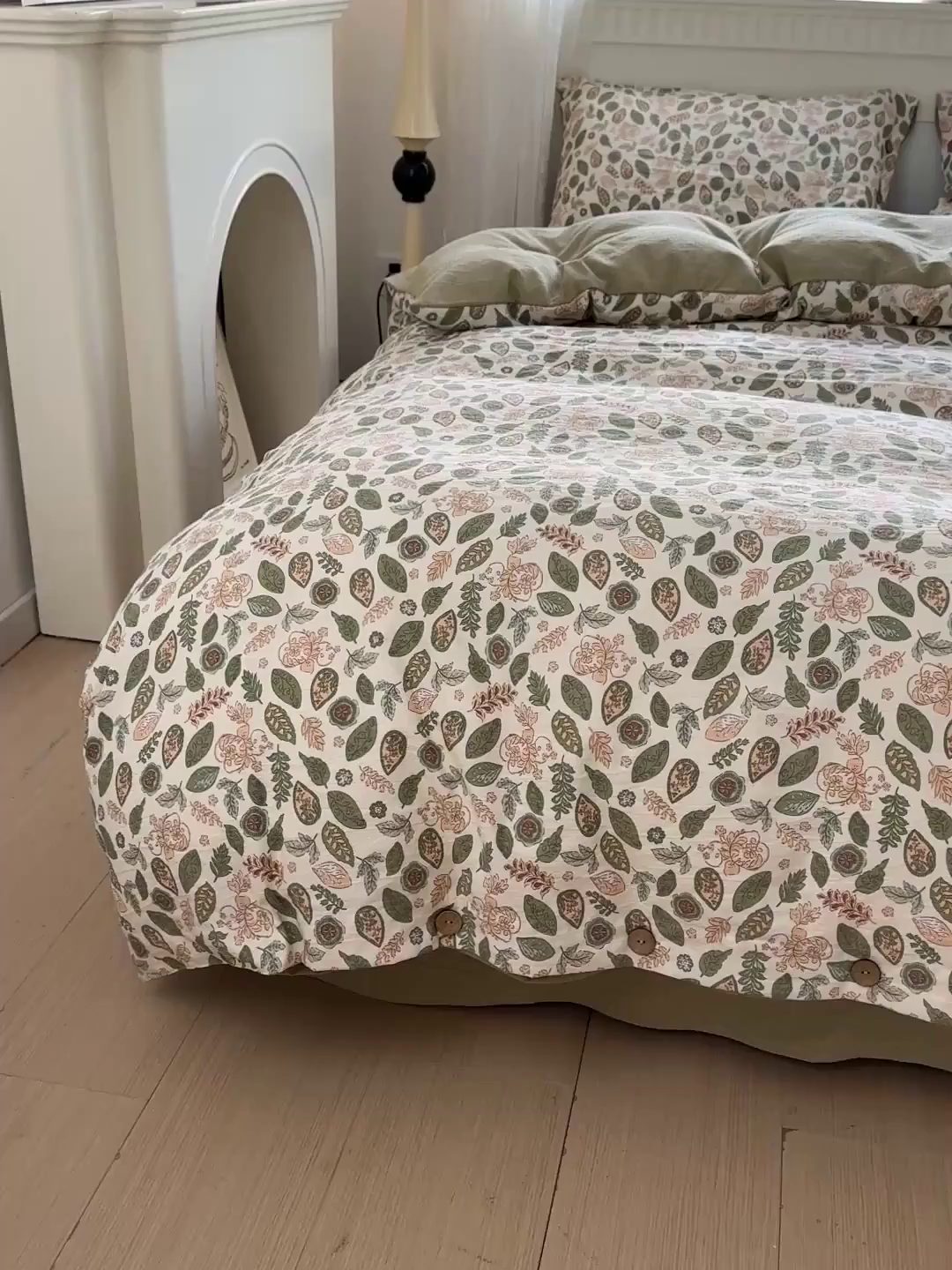 91家纺网 家纺一手货源 找家纺 水墨江南 2025新款原麻复古印花纽扣款四件套 叶羽