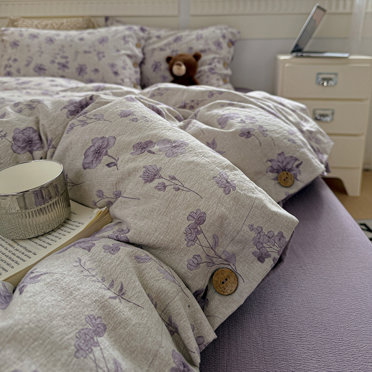 91家纺网 家纺一手货源 找家纺 水墨江南 2025新款原麻复古印花纽扣款四件套 紫藤