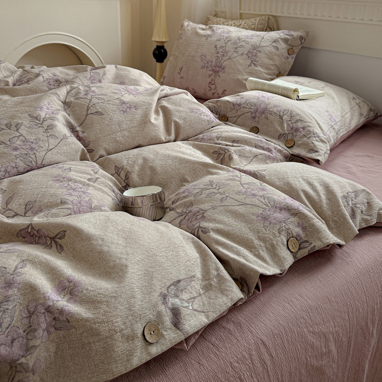 91家纺网 家纺一手货源 找家纺 水墨江南 2025新款原麻复古印花纽扣款四件套 凤求凰