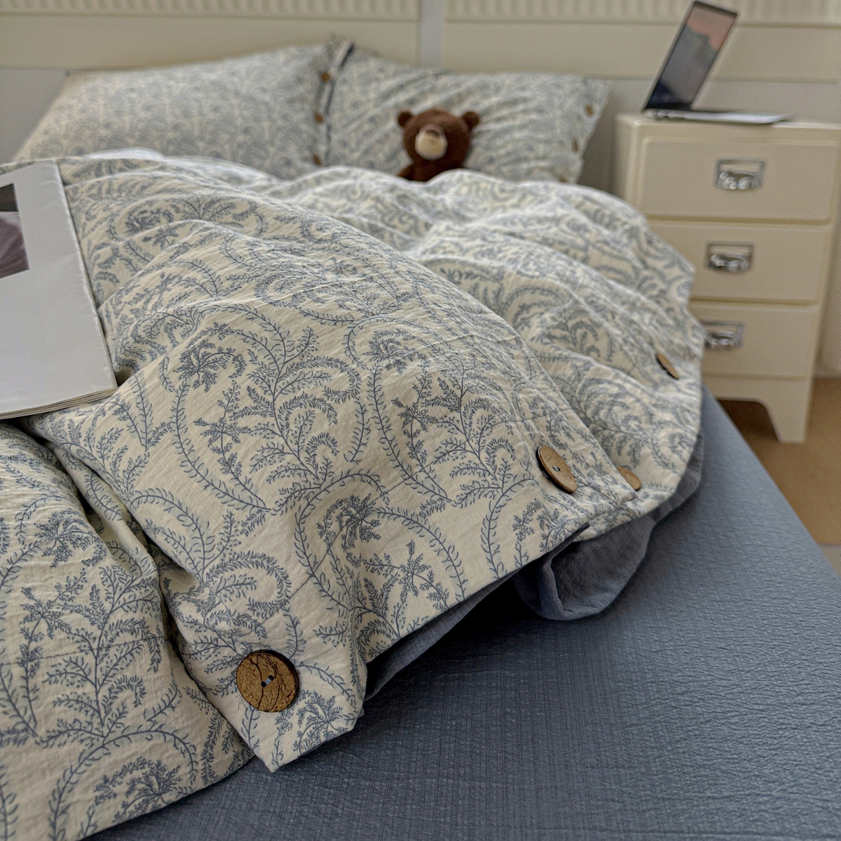 91家纺网 家纺一手货源 找家纺 水墨江南 2025新款原麻复古印花纽扣款四件套 青黛