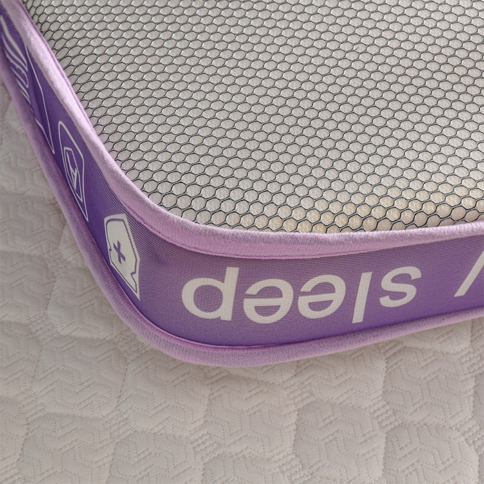 91家纺网 家纺一手货源 找家纺 赫本家纺 2025新款空气层抗压纤维棉立体床垫学生床垫 吉祥格紫