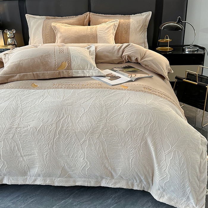 91家纺网 家纺一手货源 找家纺 （总）莱凯家纺 2025新款牛奶绒雕花刺绣四件套-叶屿