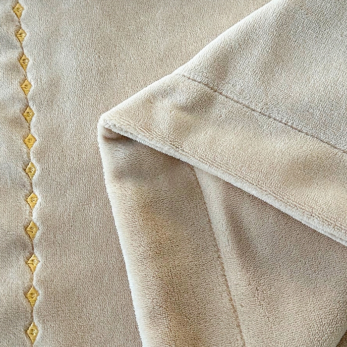 91家纺网 家纺一手货源 找家纺 （总）莱凯家纺 2025新款牛奶绒雕花刺绣四件套-叶屿