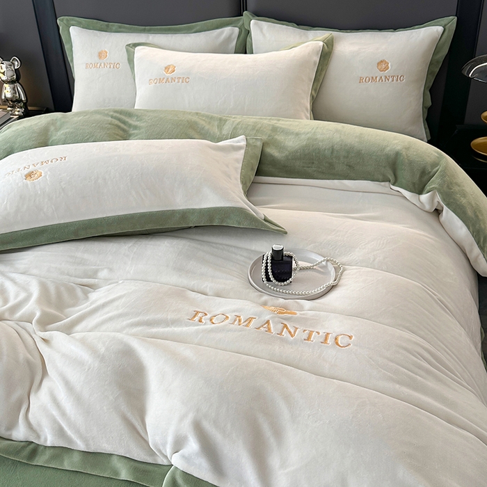 91家纺网 家纺一手货源 找家纺 （总）莱凯家纺 2025新款牛奶绒双拼绣花四件套-山茶