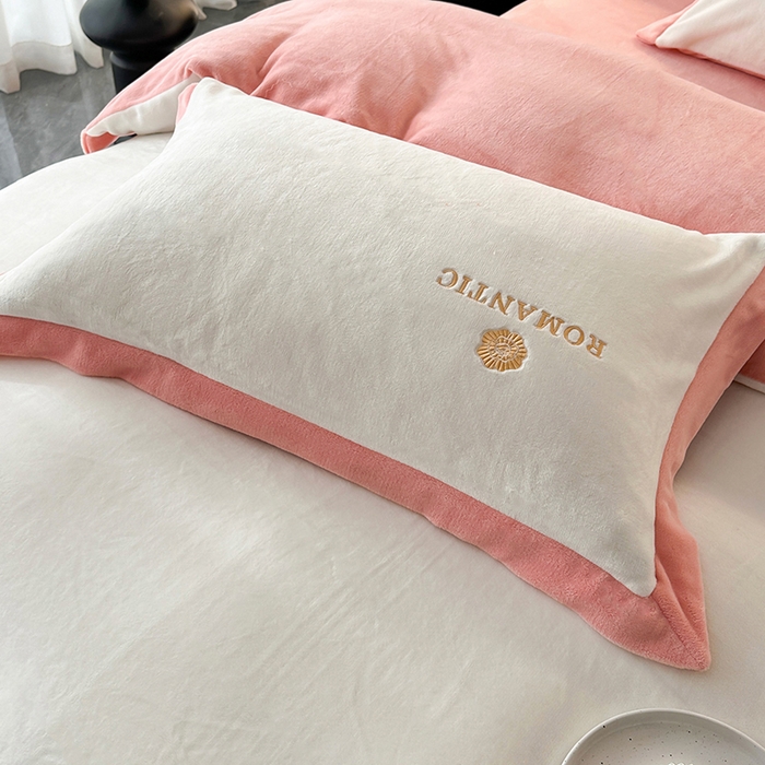 91家纺网 家纺一手货源 找家纺 （总）莱凯家纺 2025新款牛奶绒双拼绣花四件套-山茶