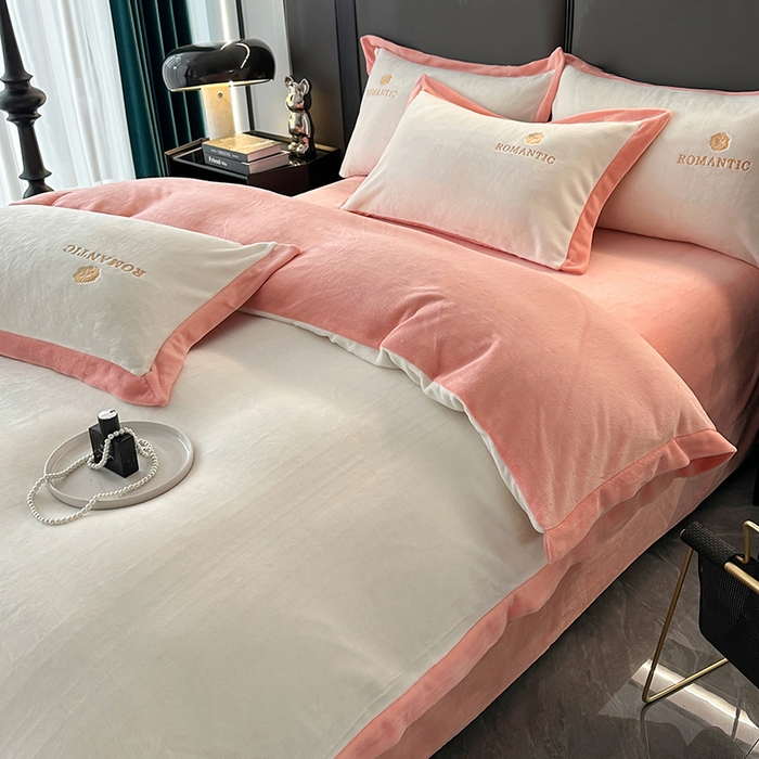 91家纺网 家纺一手货源 找家纺 莱凯家纺 2025新款牛奶绒双拼绣花四件套-山茶 山茶（白+粉）