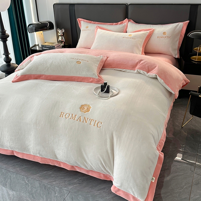 91家纺网 家纺一手货源 找家纺 莱凯家纺 2025新款牛奶绒双拼绣花四件套-山茶 山茶（白+粉）