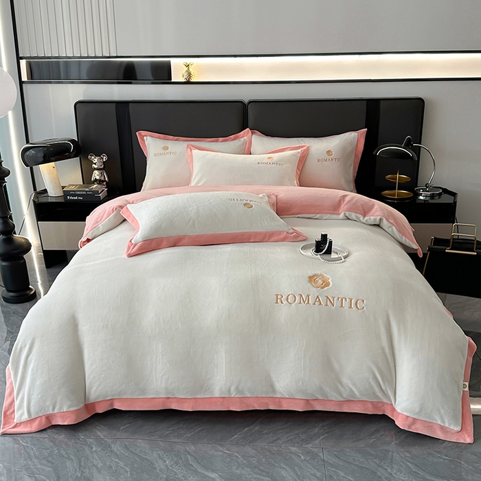 91家纺网 家纺一手货源 找家纺 莱凯家纺 2025新款牛奶绒双拼绣花四件套-山茶 山茶（白+粉）