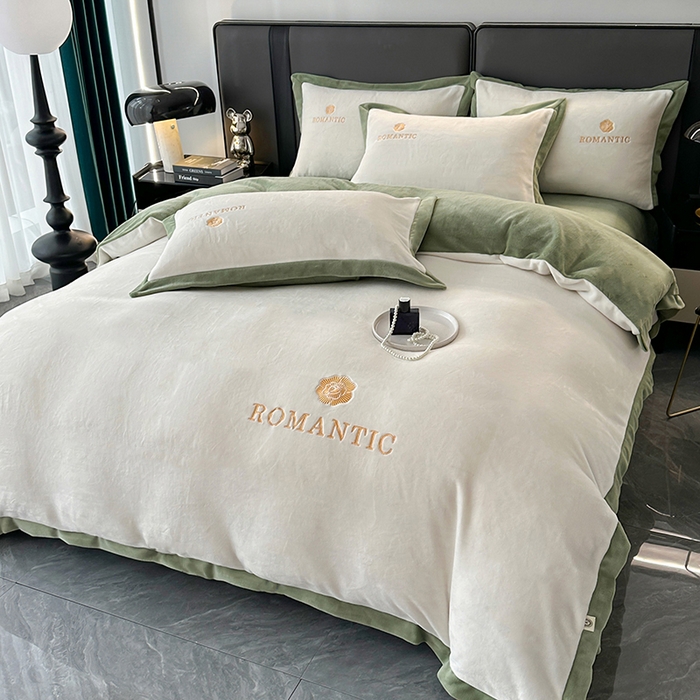 91家纺网 家纺一手货源 找家纺 莱凯家纺 2025新款牛奶绒双拼绣花四件套-山茶 山茶（白+绿）