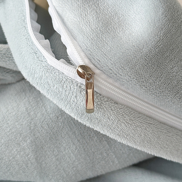 91家纺网 家纺一手货源 找家纺 莱凯家纺 2025新款牛奶绒双拼绣花四件套-山茶 山茶（白+浅蓝）