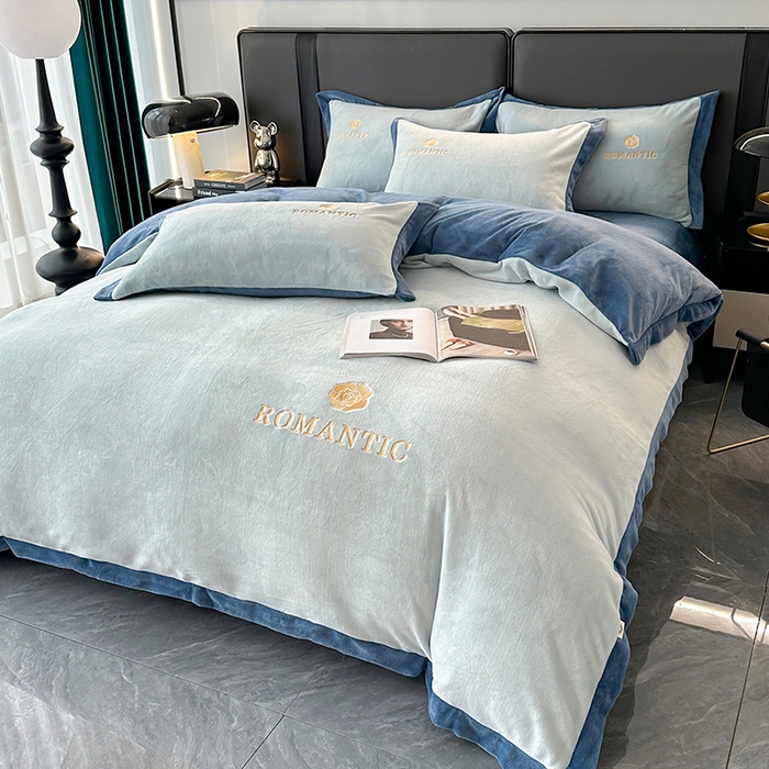 91家纺网 家纺一手货源 找家纺 莱凯家纺 2025新款牛奶绒双拼绣花四件套-山茶 山茶（浅蓝+宝蓝）