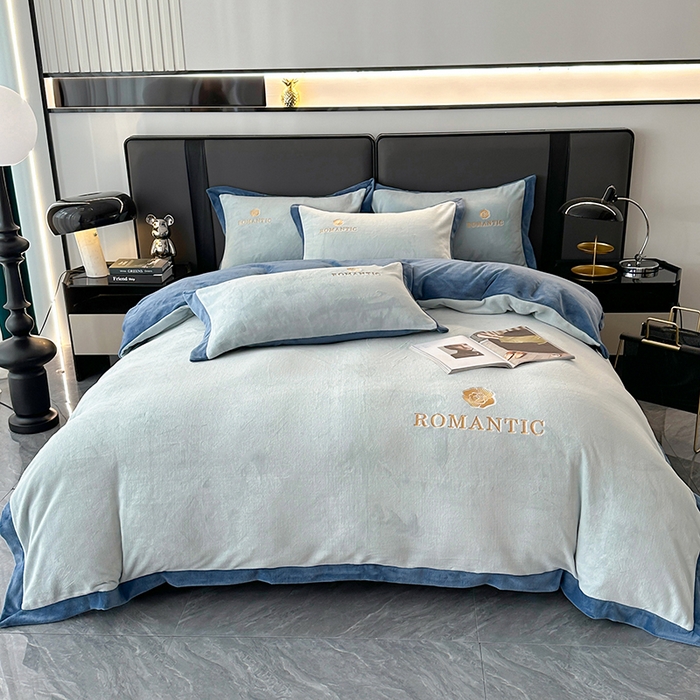 91家纺网 家纺一手货源 找家纺 莱凯家纺 2025新款牛奶绒双拼绣花四件套-山茶 山茶（浅蓝+宝蓝）