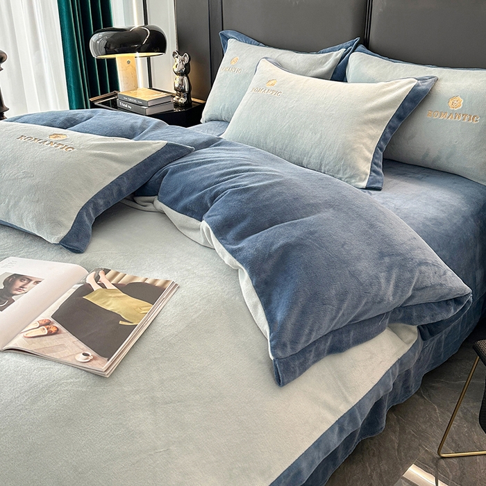 91家纺网 家纺一手货源 找家纺 莱凯家纺 2025新款牛奶绒双拼绣花四件套-山茶 山茶（浅蓝+宝蓝）