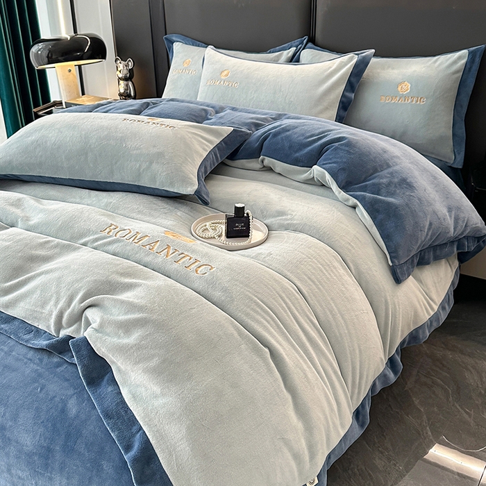 91家纺网 家纺一手货源 找家纺 莱凯家纺 2025新款牛奶绒双拼绣花四件套-山茶 山茶（浅蓝+宝蓝）