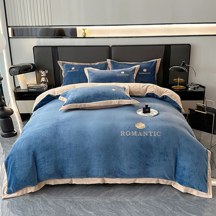 91家纺网 家纺一手货源 找家纺 莱凯家纺 2025新款牛奶绒双拼绣花四件套-山茶 山茶（宝蓝+咖）