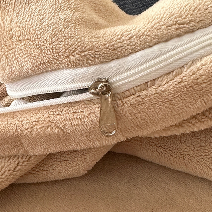 91家纺网 家纺一手货源 找家纺 莱凯家纺 2025新款牛奶绒双拼绣花四件套-山茶 山茶（宝蓝+咖）