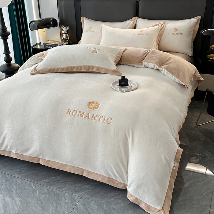 91家纺网 家纺一手货源 找家纺 莱凯家纺 2025新款牛奶绒双拼绣花四件套-山茶 山茶（白+咖）