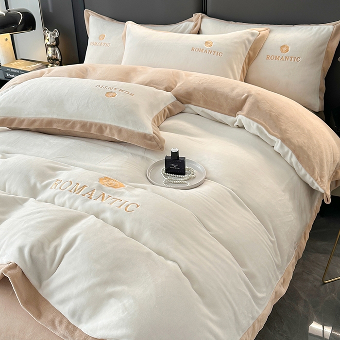 91家纺网 家纺一手货源 找家纺 莱凯家纺 2025新款牛奶绒双拼绣花四件套-山茶 山茶（白+咖）