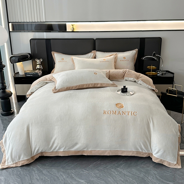 91家纺网 家纺一手货源 找家纺 莱凯家纺 2025新款牛奶绒双拼绣花四件套-山茶 山茶（白+咖）