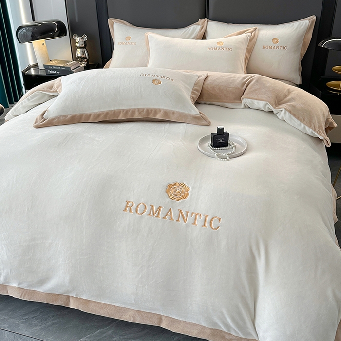 91家纺网 家纺一手货源 找家纺 莱凯家纺 2025新款牛奶绒双拼绣花四件套-山茶 山茶（白+咖）