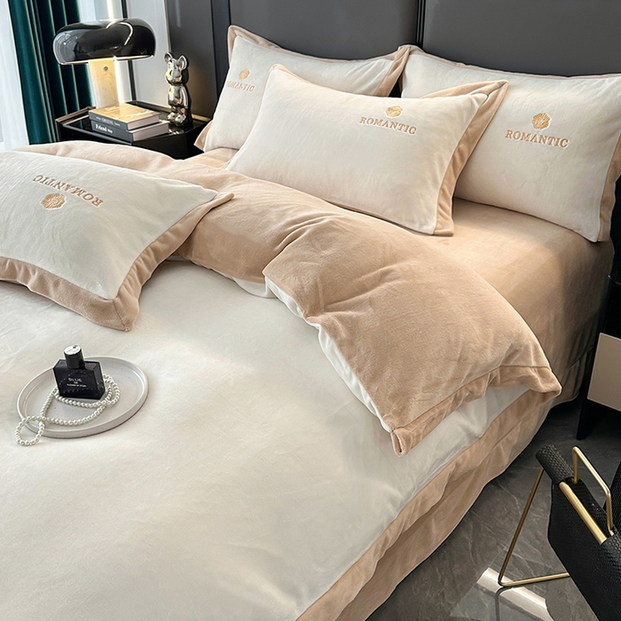 91家纺网 家纺一手货源 找家纺 莱凯家纺 2025新款牛奶绒双拼绣花四件套-山茶 山茶（白+咖）