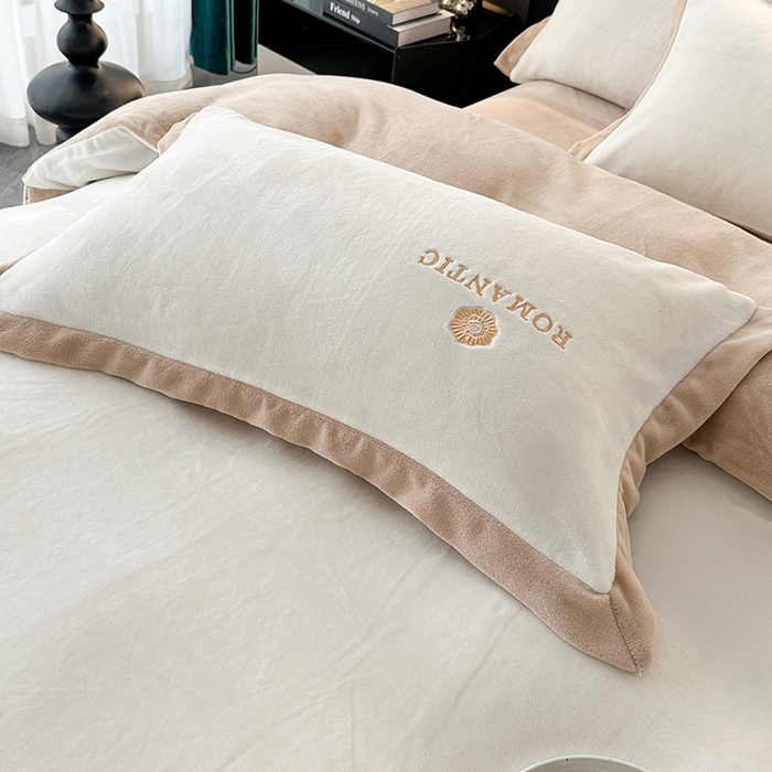 91家纺网 家纺一手货源 找家纺 莱凯家纺 2025新款牛奶绒双拼绣花四件套-山茶 山茶（白+咖）