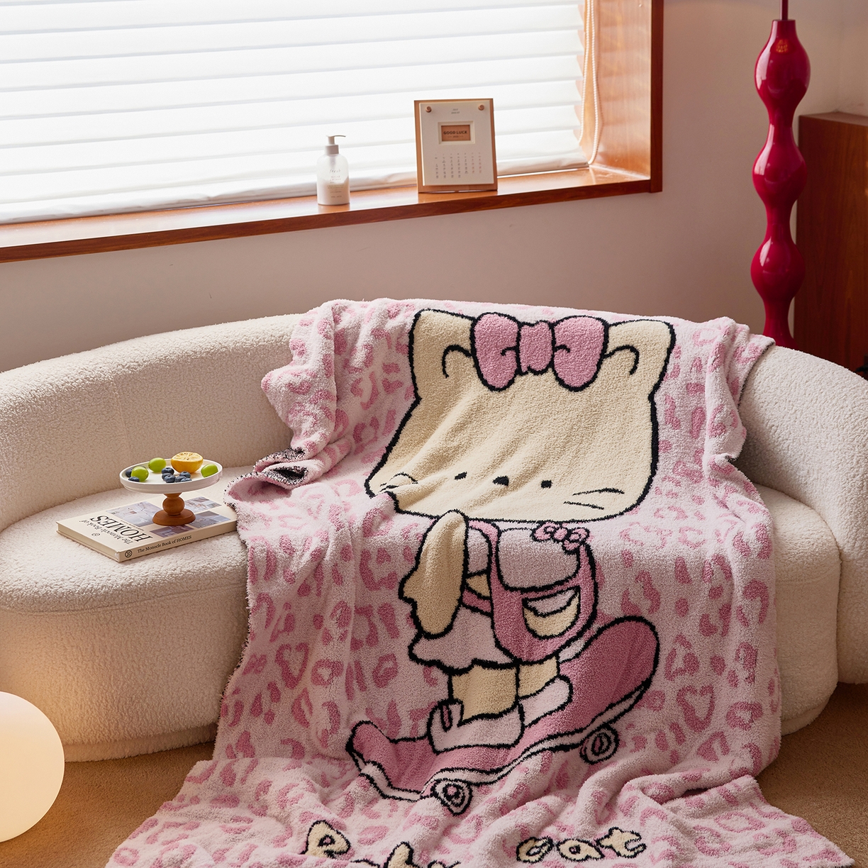 91家纺网 家纺一手货源 找家纺 安莱生活 2025新款设计师款半边绒多功能盖毯 滑板猫-粉