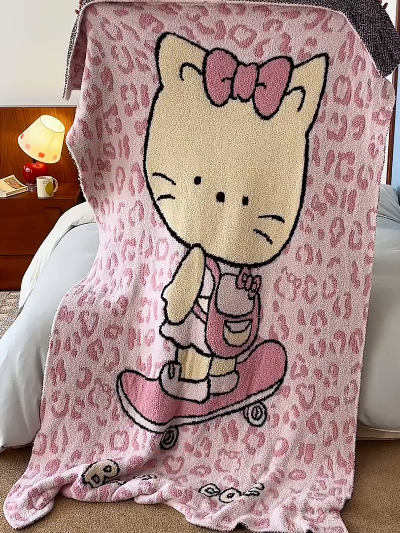 91家纺网 家纺一手货源 找家纺 安莱生活 2025新款设计师款半边绒多功能盖毯 滑板猫-粉