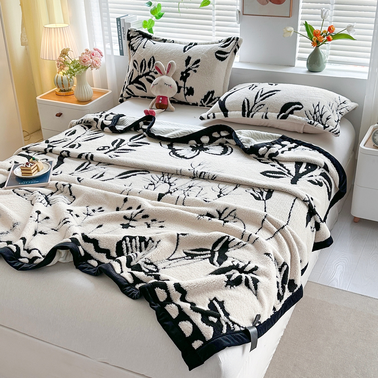 91家纺网 家纺一手货源 找家纺 （总）肖恩毯业 2025新款黑白阳离子云锦绒复合多功能毛毯休闲盖毯绒毯毯子跨境专供