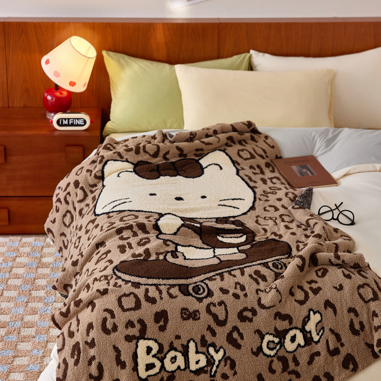 91家纺网 家纺一手货源 找家纺 安莱生活 2025新款设计师款半边绒多功能盖毯 滑板猫-咖