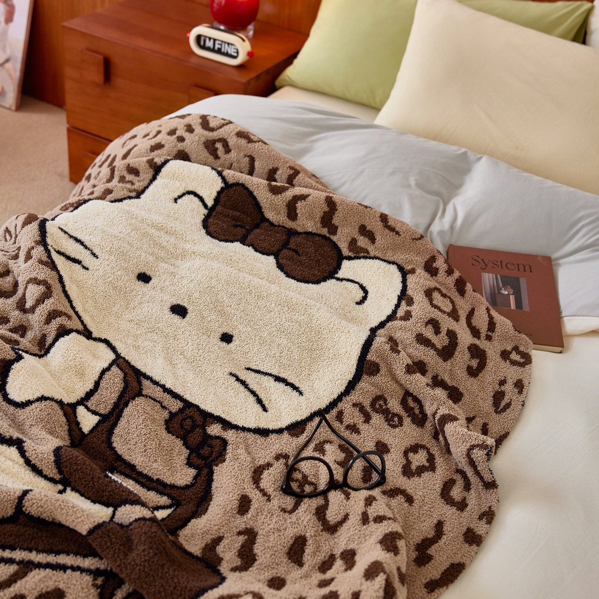 91家纺网 家纺一手货源 找家纺 安莱生活 2025新款设计师款半边绒多功能盖毯 滑板猫-咖