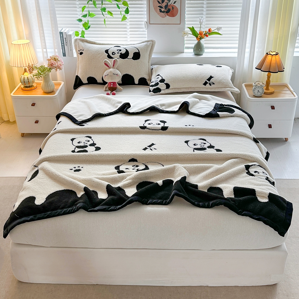 91家纺网 家纺一手货源 找家纺 肖恩毯业 2025新款黑白阳离子云锦绒复合多功能毛毯休闲盖毯绒毯毯子跨境专供 熊猫
