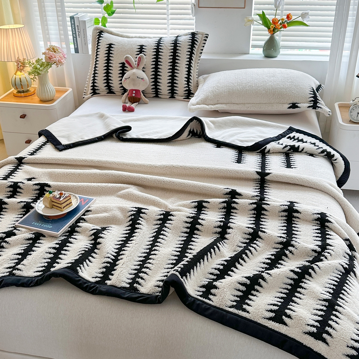 91家纺网 家纺一手货源 找家纺 肖恩毯业 2025新款黑白阳离子云锦绒复合多功能毛毯休闲盖毯绒毯毯子跨境专供 节节高