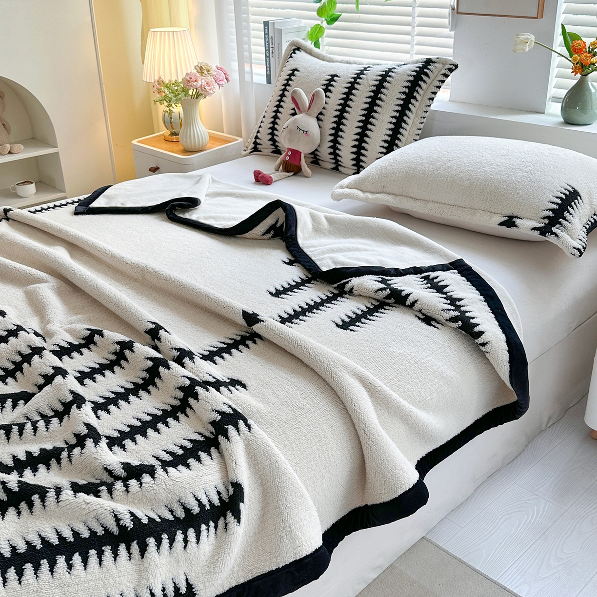 91家纺网 家纺一手货源 找家纺 肖恩毯业 2025新款黑白阳离子云锦绒复合多功能毛毯休闲盖毯绒毯毯子跨境专供 节节高