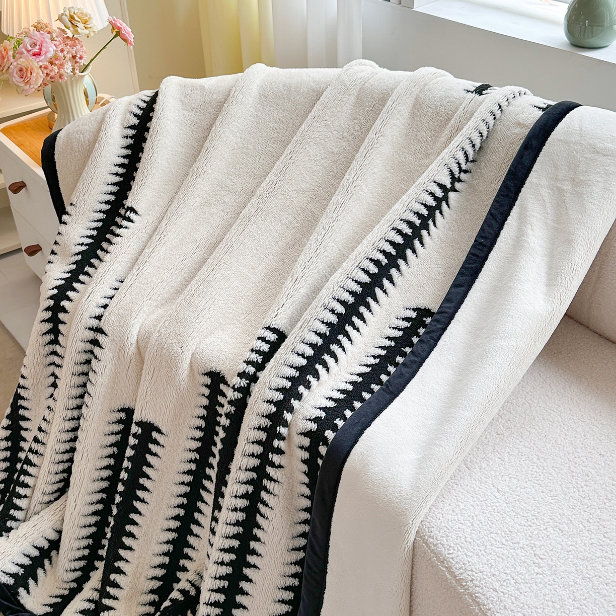 91家纺网 家纺一手货源 找家纺 肖恩毯业 2025新款黑白阳离子云锦绒复合多功能毛毯休闲盖毯绒毯毯子跨境专供 节节高