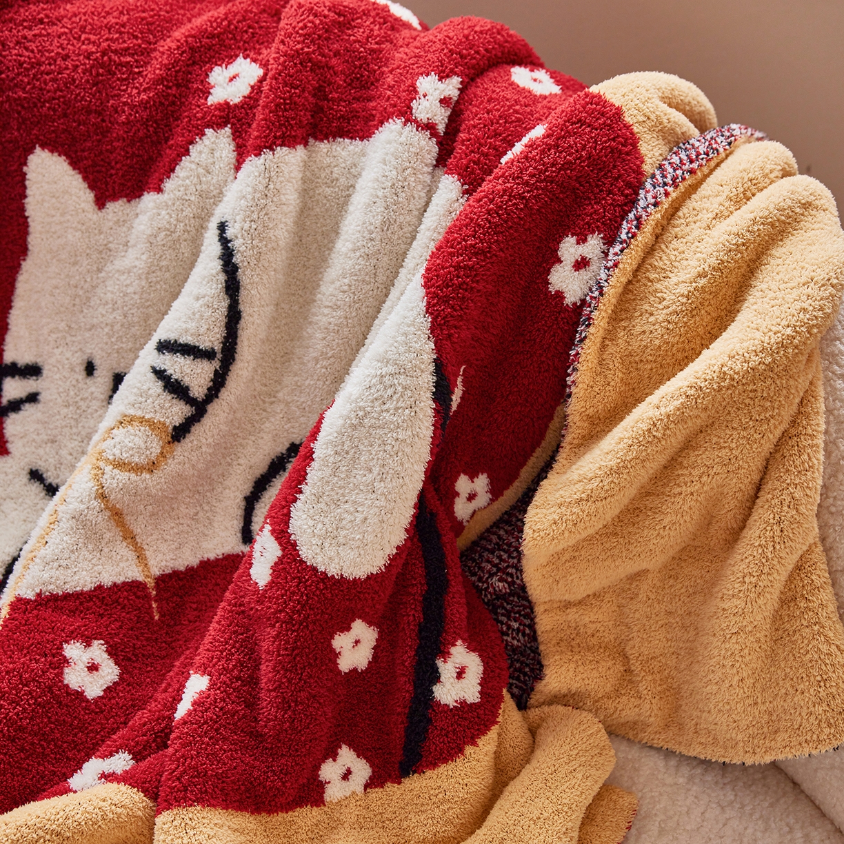 91家纺网 家纺一手货源 找家纺 安莱生活 2025新款设计师款半边绒多功能盖毯 沙发猫