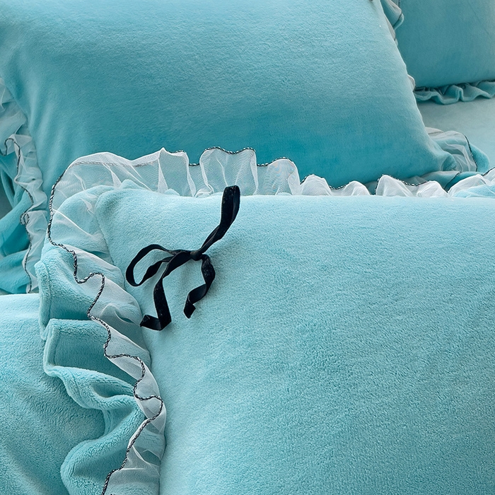 91家纺网 家纺一手货源 找家纺 言熙居家纺 2025新款仙气网纱蕾丝花边蝴蝶结牛奶绒四件套 仙女蓝